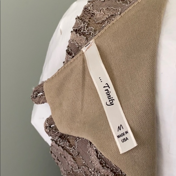 Keyhole Back Lace Dress - Picture 7 of 7